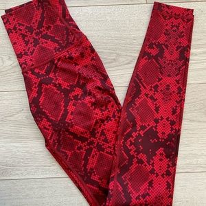 Lululemon Wunder Under size 4 Red Tide Snake print